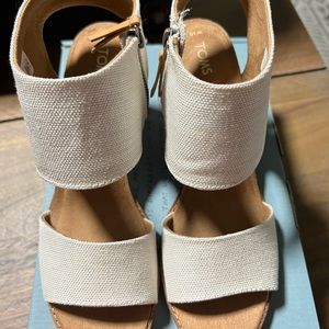 Tom’s heel sandal - Size 10